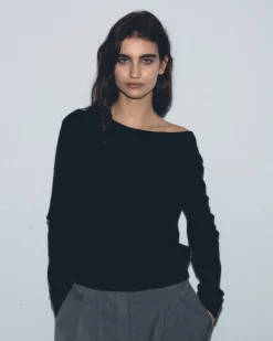 Crewneck Backless Buttoned Sweater